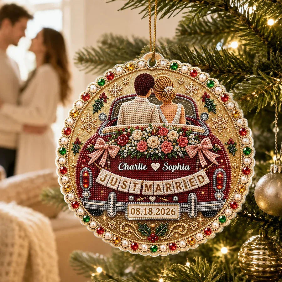 Acrylic Ornament with Bride and Groom in Red Wedding Car, Personalized Creative Christmas Gift for Couple