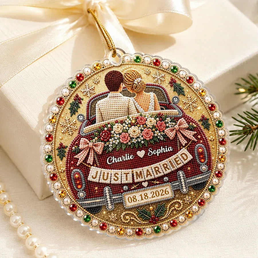 Acrylic Ornament with Bride and Groom in Red Wedding Car, Personalized Creative Christmas Gift for Couple