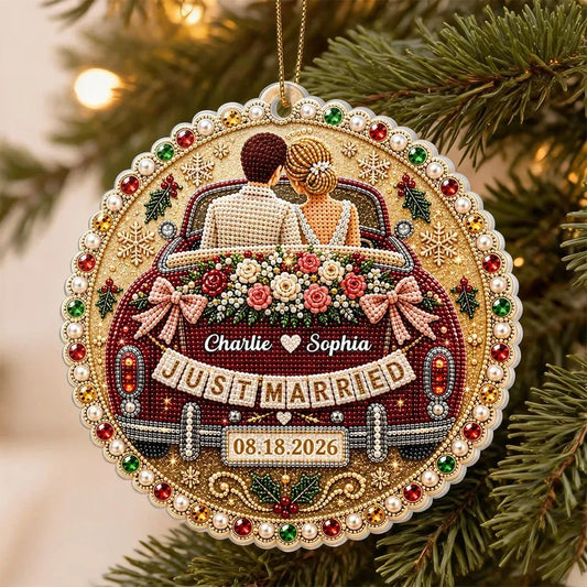 Acrylic Ornament with Bride and Groom in Red Wedding Car, Personalized Creative Christmas Gift for Couple