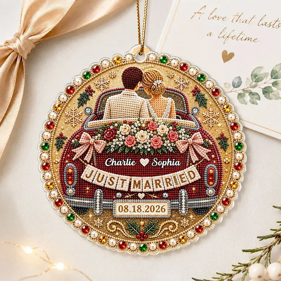 Acrylic Ornament with Bride and Groom in Red Wedding Car, Personalized Creative Christmas Gift for Couple