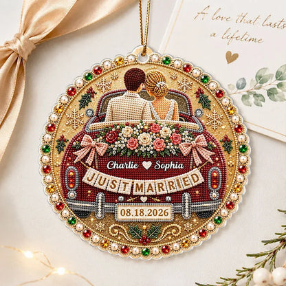 Acrylic Ornament with Bride and Groom in Red Wedding Car, Personalized Creative Christmas Gift for Couple