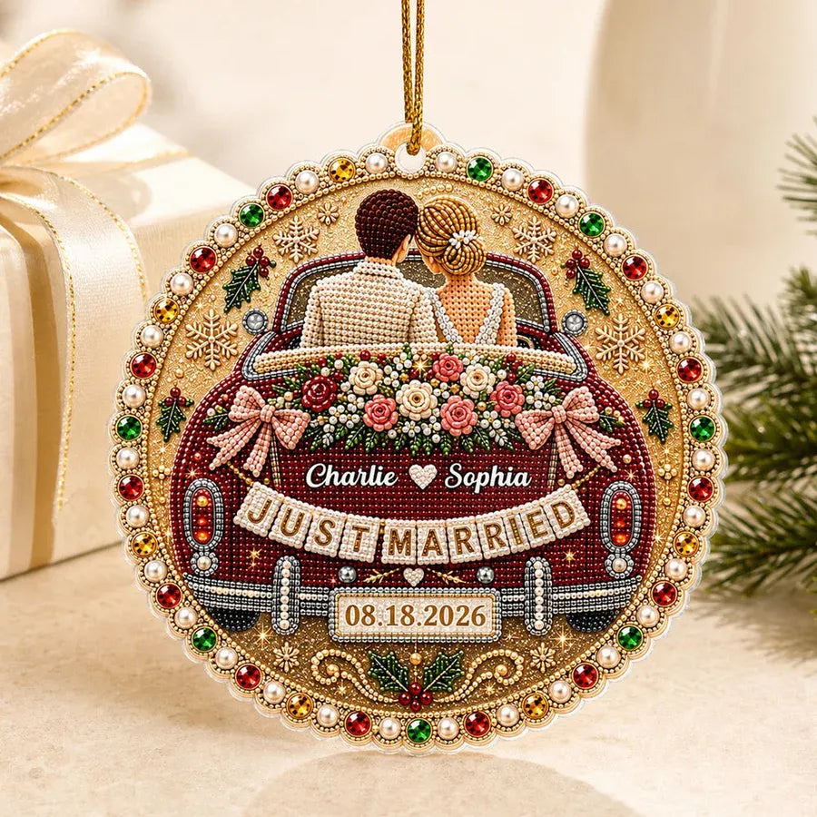 Acrylic Ornament with Bride and Groom in Red Wedding Car, Personalized Creative Christmas Gift for Couple