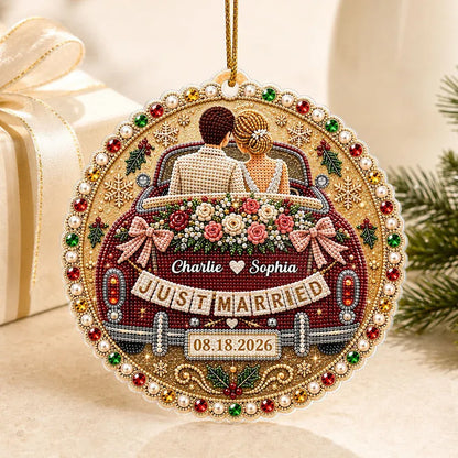 Acrylic Ornament with Bride and Groom in Red Wedding Car, Personalized Creative Christmas Gift for Couple